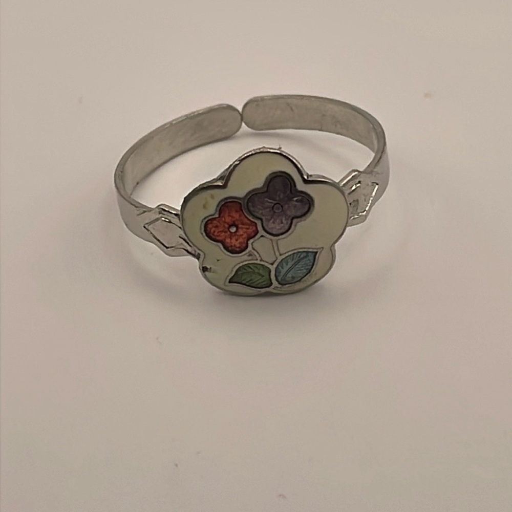 Dainty Floral Silver Toned Enamel Ring Size 9 (ER7)